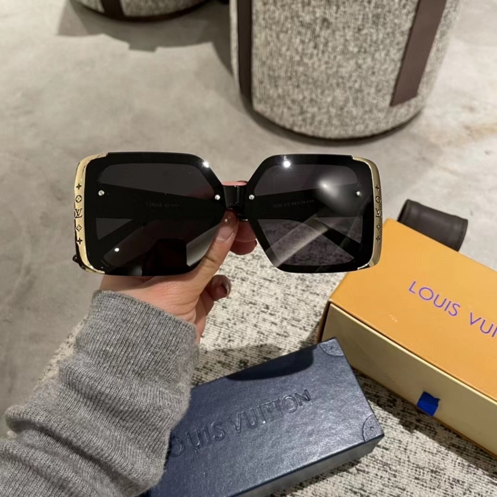 Louis Vuitton Black Square Sunglasses